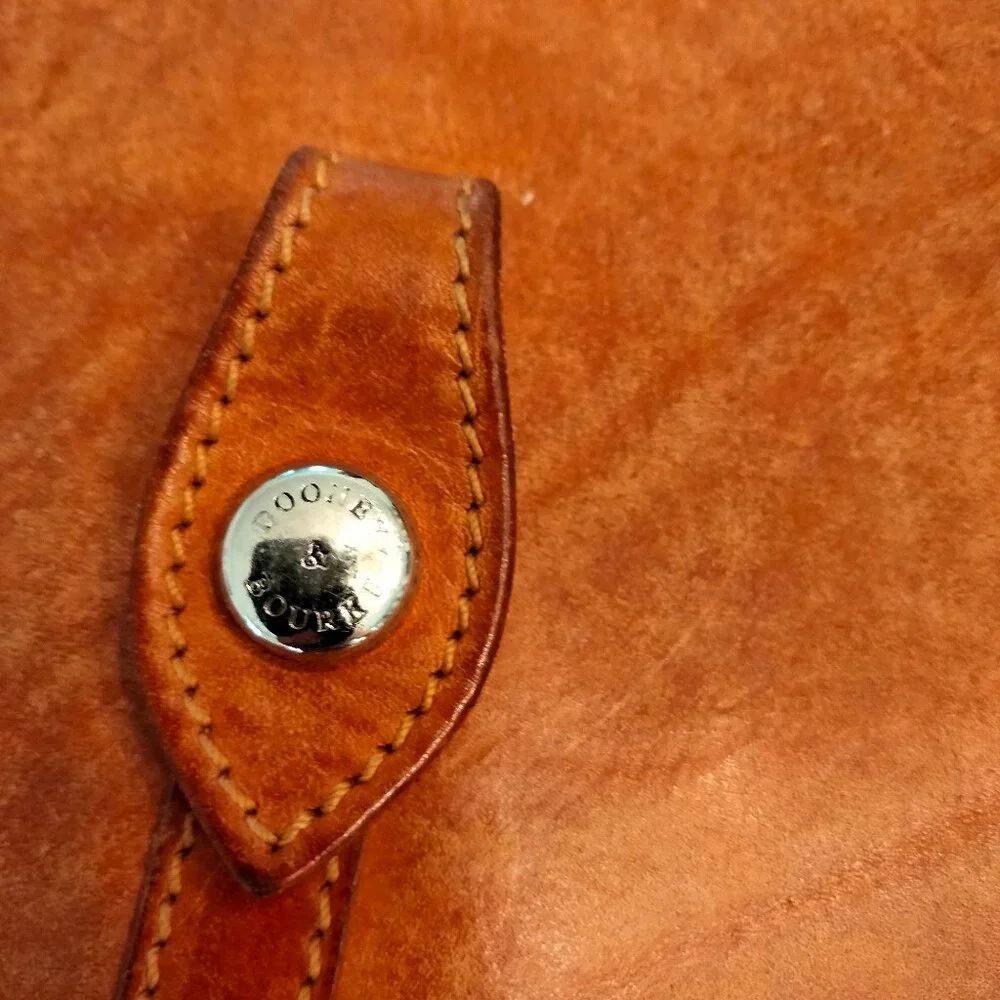 Dooney & Bourke saddle leather bag with brass trim - Picture 6 of 15